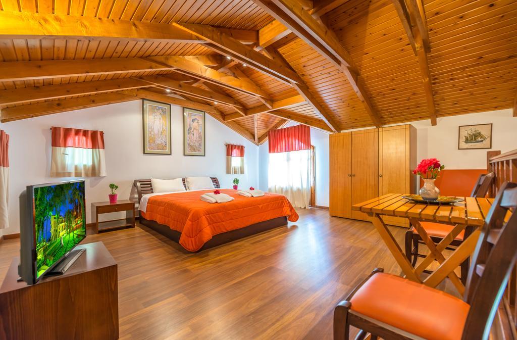 Aparthotel Zarkadis 2*